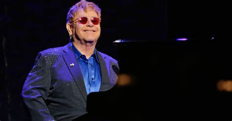 Elton John gör musiken till Djävulen bär Prada musikal SVT Nyheter