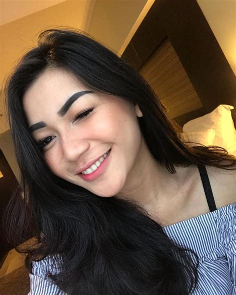 Potret Cyndyana Lorens Adik Kriss Hatta Yang Menawan Bak Selebgram