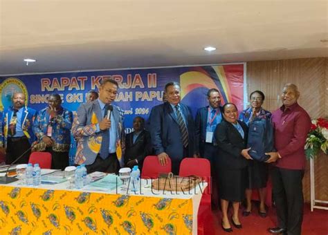 Dominggus Mandacan Penuhi Janji Iman Pembangunan Kantor Sinode Gki Di