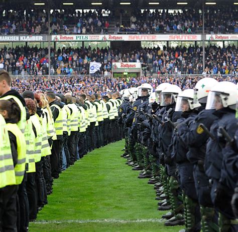 Berichtigte Neufassung Fußball Einsätze bringen Polizei an ihre