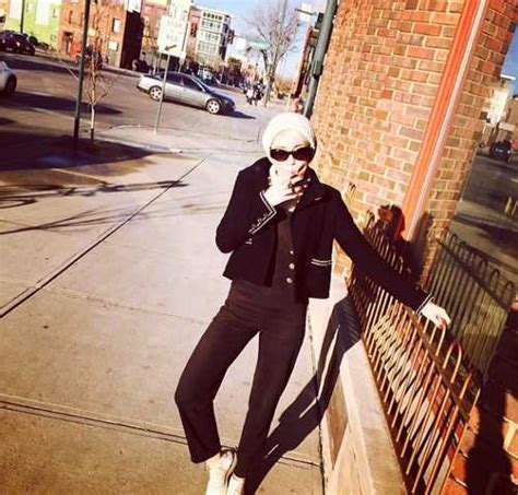 Miley Cyrus' Latest Bare Butt Picture Is Seriously Disturbing (PHOTO ...