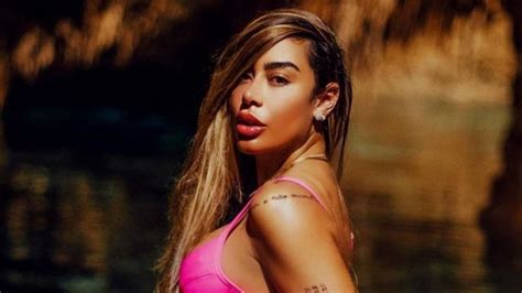 Só de biquíni Rafaella Santos deixa escapar detalhe de tatuagem íntima