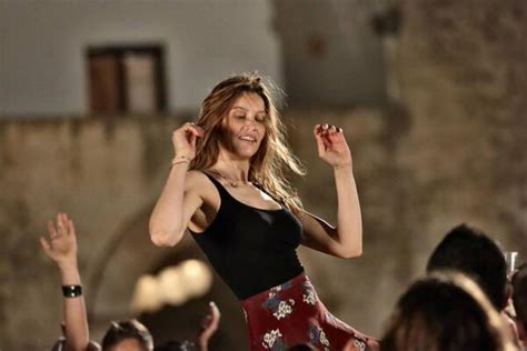 Una Donna Per Amica Ecco La Clip Del Ballo Hot Di Laetitia Casta RB Casting