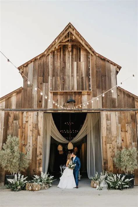 Cool Outdoor Barn Wedding Ideas Weddingomania