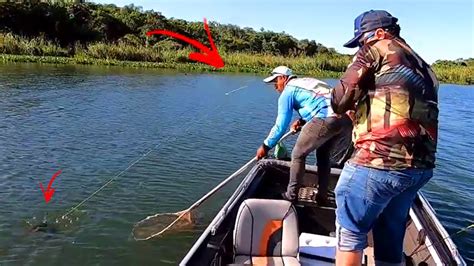 ERA CAIR A ISCA NA ÁGUA E FISGAR ACERTAMOS O CARDUME DE TUCUNARÉ NA