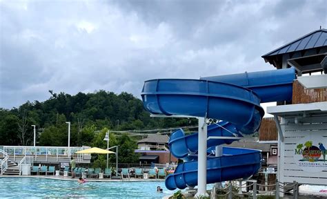 Best Indoor Outdoor Water Parks In Gatlinburg Tn