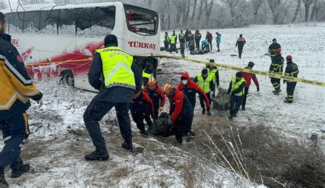 Feci kaza Otobüs devrildi Çok sayıda ölü ve yaralı var