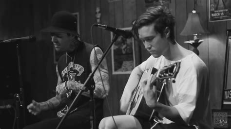 The Neighbourhood Sweater Weather Acoustic Live Youtube