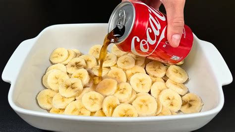 Schlagen Sie Coca Cola Mit Einer Banane Auf Leckeres Dessert Ohne