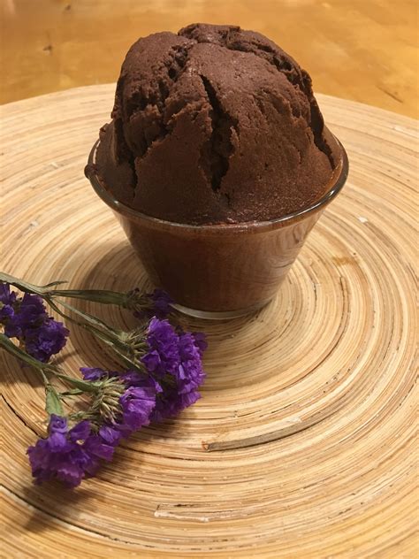 A guide on recreating the iconic hairdo 60s beehive at home 12