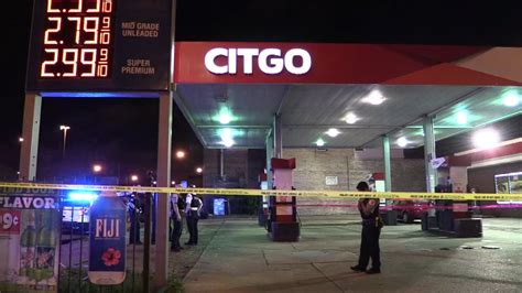 Gas Station Clerk Shot To Death In Park Manor Abc7 Chicago