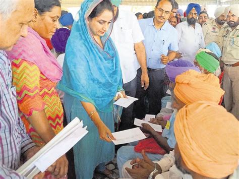 Harsimrat Targets Aap Congress During Sangat Darshan In Mansa