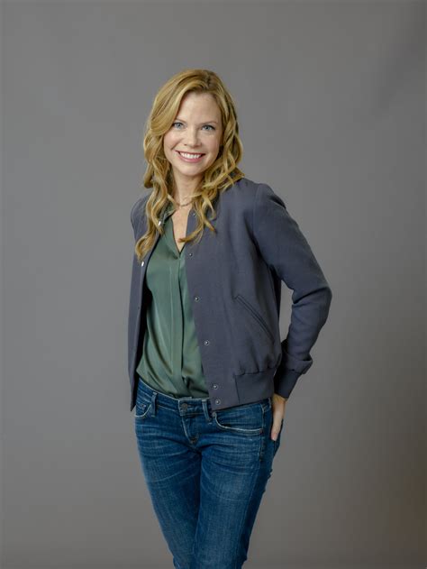 Sarah Jane Morris on Love Struck Café | Hallmark Channel