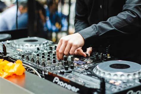 Why You Should Hire A Real Dj Aaron Adams Best News