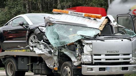 Ein Abschleppwagen Krachte Auf Der Autobahn Bei Gro Ippener Am