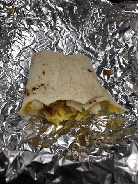 Breakfast Burrito Potato Bacon Egg And Cheese Directions Calories