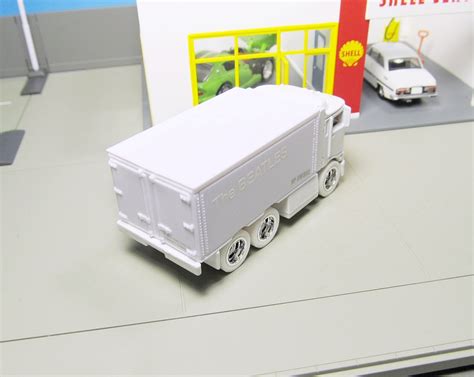 Hot Wheels Beatles White Album Hiway Hauler