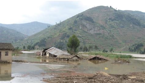 Inondations Et Glissements De Terrain Font 734 Morts Et Disparus Au