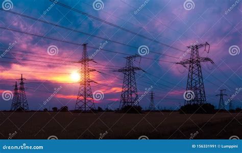 Linhas El Tricas De Alta Tens O No Por Do Sol Imagem De Stock Imagem