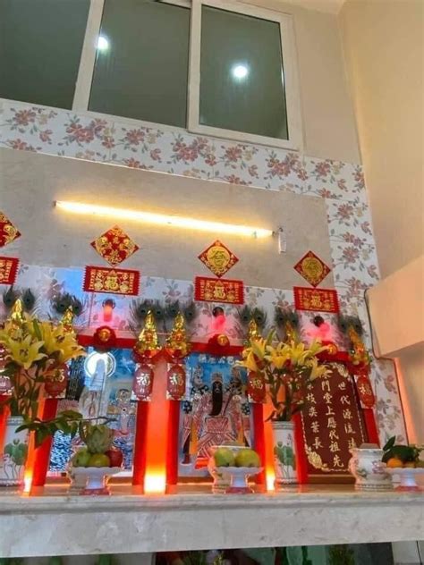 ban tho nha cua nguoi quang dong duoc trang tri vao
