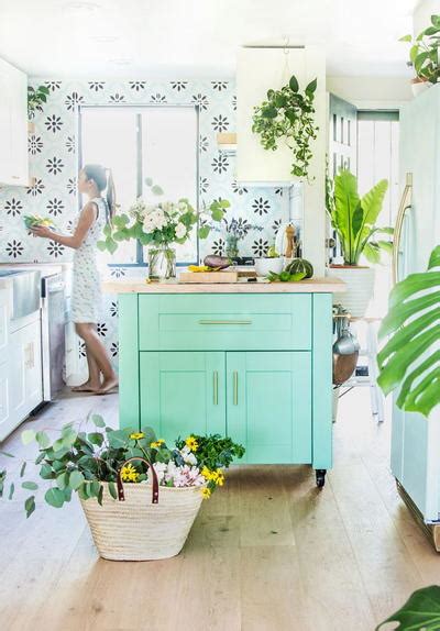 Farmhouse DIY Kitchen Island | DIYIdeaCenter.com