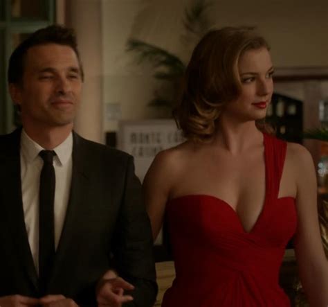 Pop Minute - Emily Vancamp Revenge Red Dress Photos - Photo 6