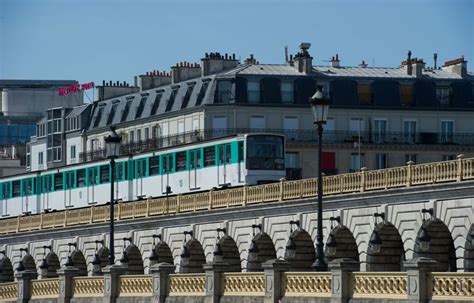 Huit adolescents interpellés pour des chants antisémites dans le métro