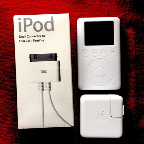 Vintage Apple iPod classic 3rd Generation white 20 GB พรอมสาย FireWire