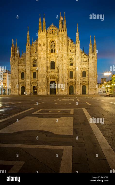 Milan Duomo Statue Hi Res Stock Photography And Images Alamy