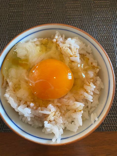 Showing off my lunch 卵かけご飯 Tamago kake Gohan Raw egg with rice and