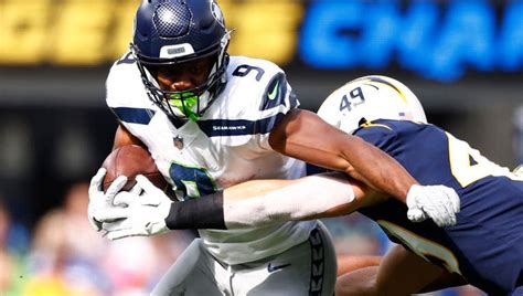 Walker Goodwin Lead Seahawks To 37 23 Win Over Chargers Fox 13 Seattle