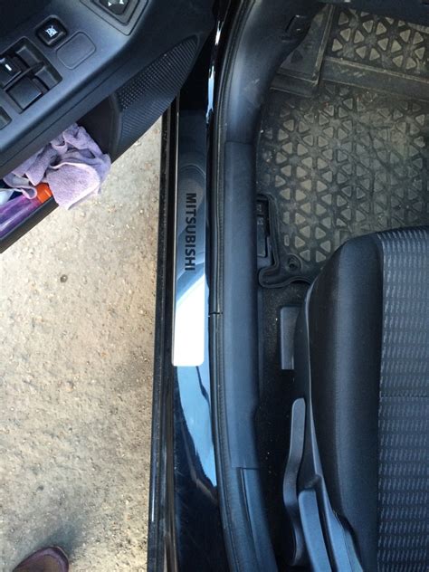 Установка хромированных накладок на порог любимой машинки — DRIVE2