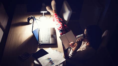 6 Reasons Why Teens Stay Up Late