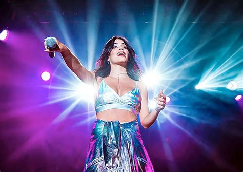 Lali Espósito A Full Con La Firma Multitudinaria De Su Nuevo Disco