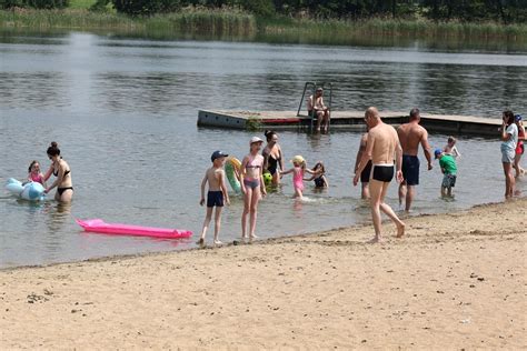 Upalny długi czerwcowy weekend 2023 Na plażach tłok Tak wygląda plaża