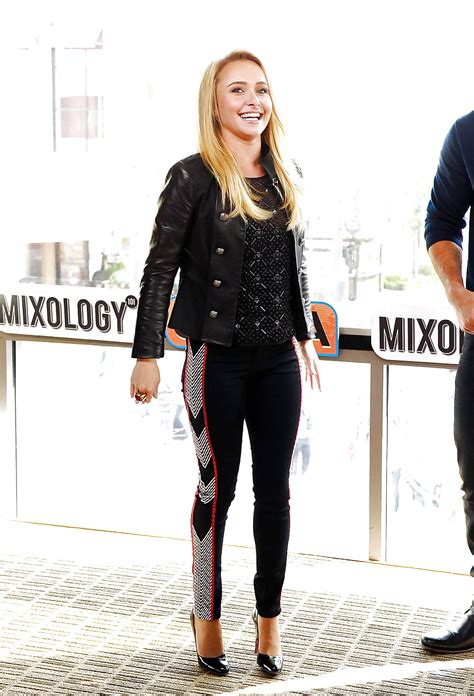 Hayden Panettiere Enjoying Jerking Over This Cute Blonde Porn