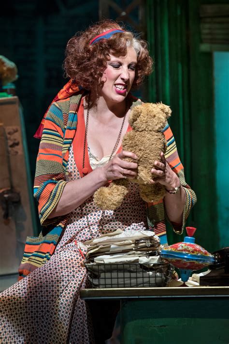 Annie | Shows | Stage Faves