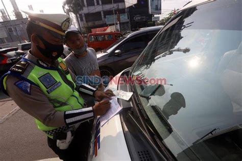 Langgar Aturan Ganjil Genap Mobil Ditilang Di Jalan Jenderal