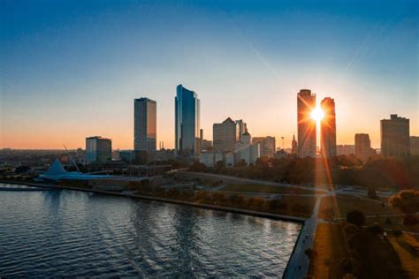 410 Sunset Milwaukee Stock Photos Pictures And Royalty Free Images Istock