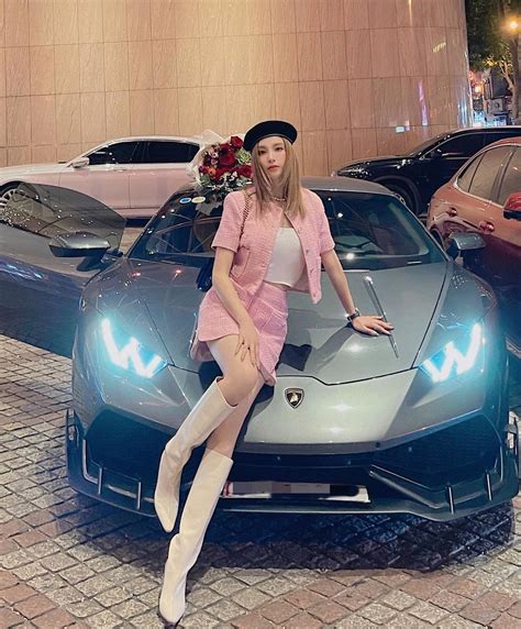 Hội chị em hot girl của Linh Rin Toàn lấy chồng đại gia riêng con dâu nhà Johnathan Hạnh