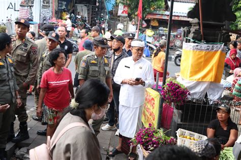 Membandel Pedagang Pasar Tumpah Di Sanglah Kembali Ditertibkan Satpol