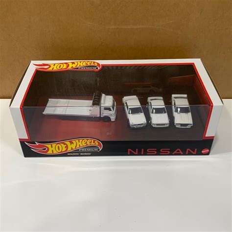 Hot Wheels Premium Collector Garage Box NISSAN Nissan Skyline HT GT X C GT R