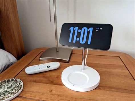 How to Use Your Phone as a Bedside Alarm Clock With StandBy and Bedtime