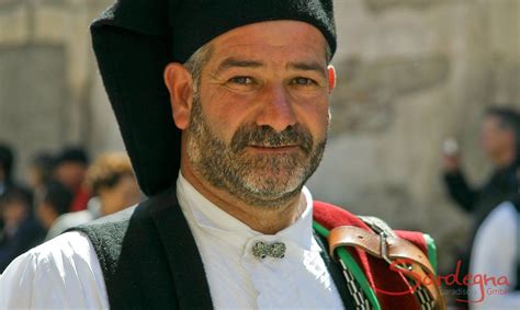 Sardinia’s costumes: artful dress steeped in tradition | discover-sardinia.com