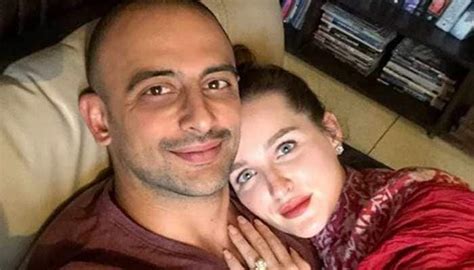 Arunoday Singh Wife Lee Elton Separate After 3 Years Of Marriage Relationships News Zee News