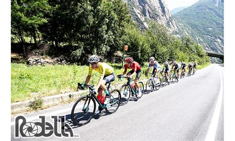 GIRO VALLE D AOSTA SPETTACOLO WIDAR A CHAMPOLUC TAPPA E MAGLIA PER IL