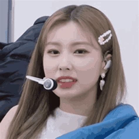 Izone Hyewon Izone Hyewon Jnkyuri Descubre Comparte Gifs My Xxx Hot Girl
