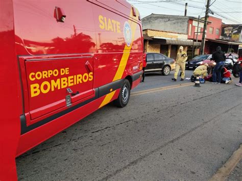 Jovem Atropelada Por Moto E Arremessada Para Debaixo De Carro Ao