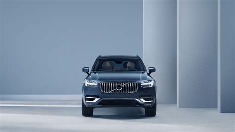 Driving with Confidence: Volvo XC90 Safety Features - CMH Volvo Cars