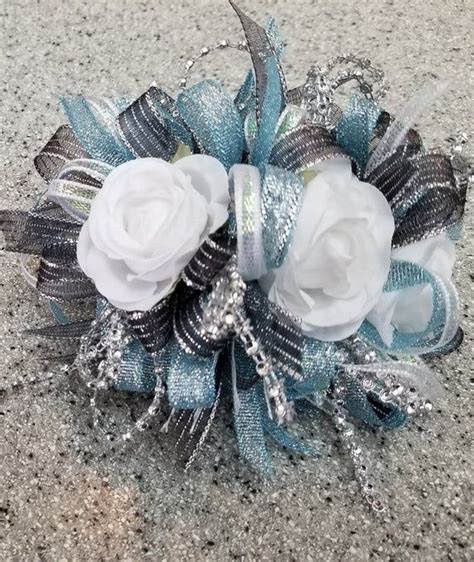 Ensemble De Corsage En Soie Bleu Gris Argent Et Blanc Avec